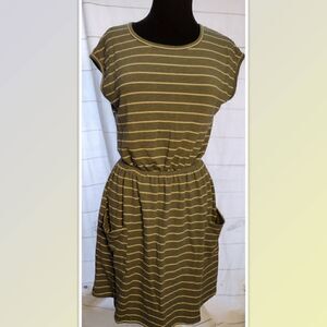 Gilli Tank Fit & Flare Dress Size Small Short Sleeve Striped With Pockets. Runs